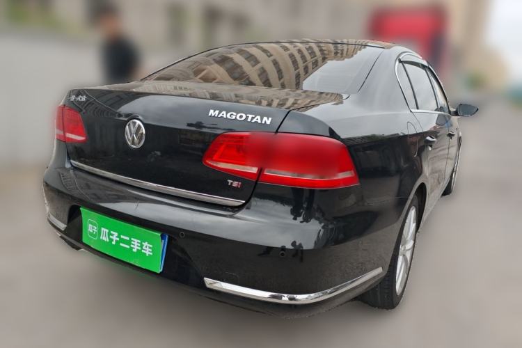 Used Volkswagen Magotan 2013 1.8TSI Prestige Model Rear Right 45 Deg