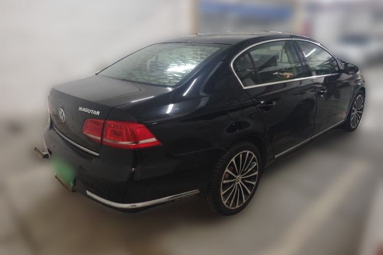 Used Volkswagen Magotan 2013 1.8TSI Premier Model Rear Right 45 Deg
