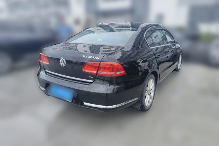 Used Volkswagen Magotan 2013 1.8TSI Prestige Model Rear Right 45 Deg
