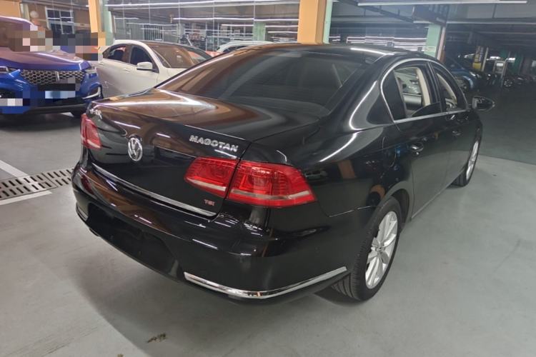 Used Volkswagen Magotan 2013 2.0 TSI Prestige Model Rear Right 45 Deg