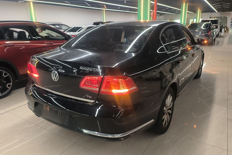 Used Volkswagen Magotan 2013 1.8TSI Luxury Model Rear Right 45 Deg