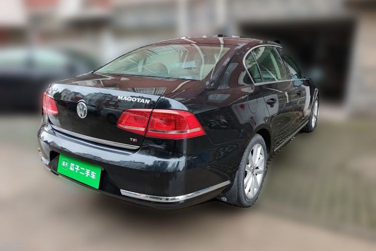Used Volkswagen Magotan 2013 1.8TSI Prestige Model Rear Right 45 Deg