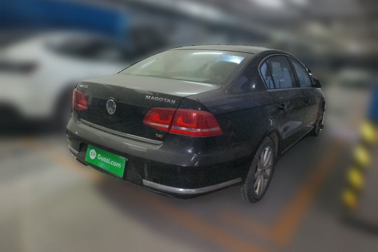Used Volkswagen Magotan 2013 2.0 TSI Prestige Model Rear Right 45 Deg