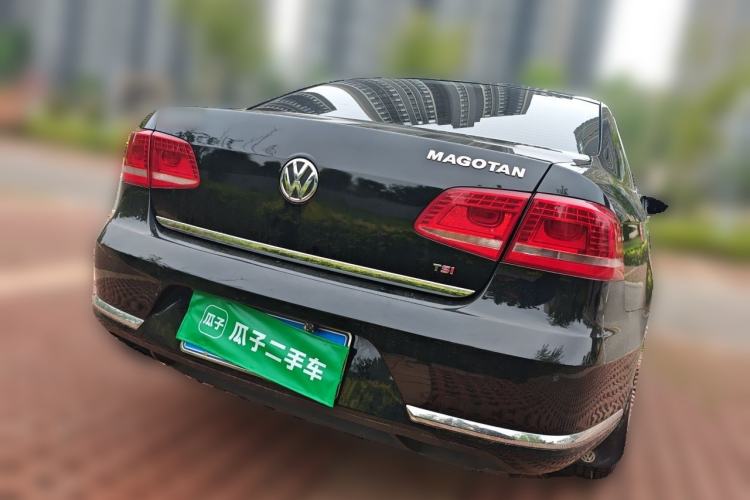 Used Volkswagen Magotan 2013 1.8TSI Comfort Model Rear