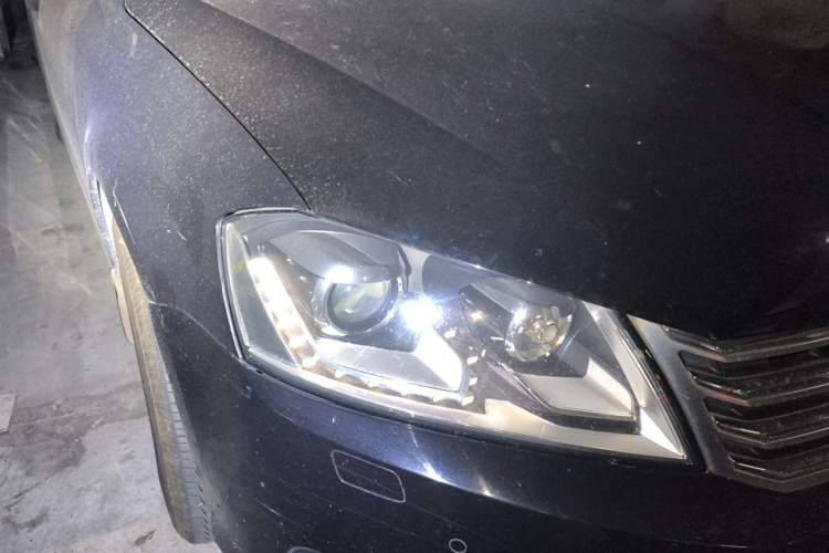 Used Volkswagen Magotan 2013 1.8TSI Luxury Model Right Front Headlight