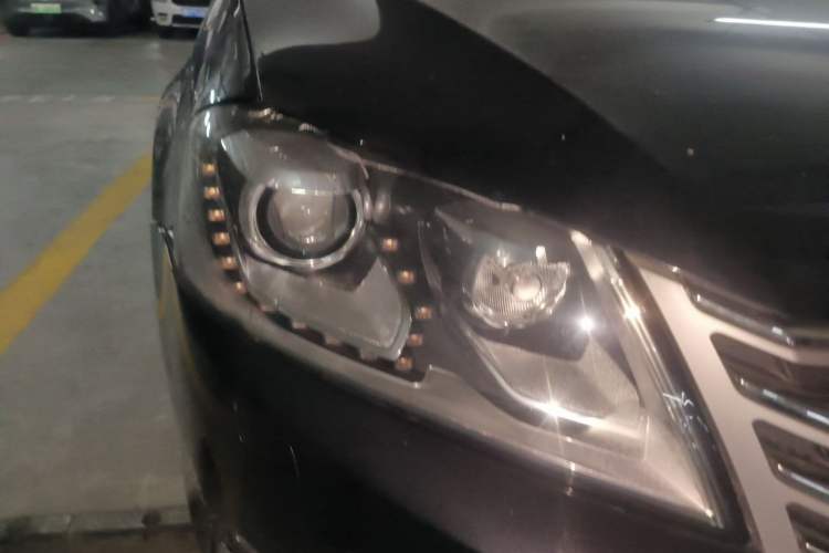 Used Volkswagen Magotan 2013 1.8TSI Luxury Model Right Front Headlight