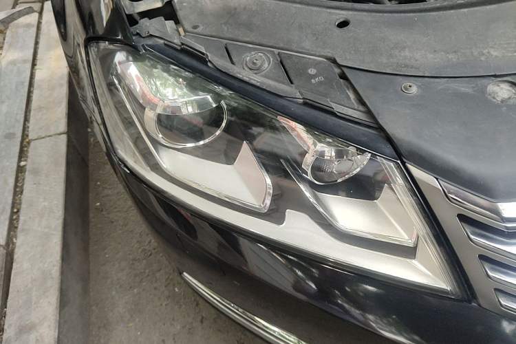 Used Volkswagen Magotan 2013 1.8TSI Prestige Model Right Front Headlight