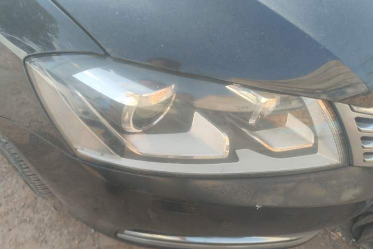 Used Volkswagen Magotan 2013 2.0 TSI Luxury Model Right Front Headlight
