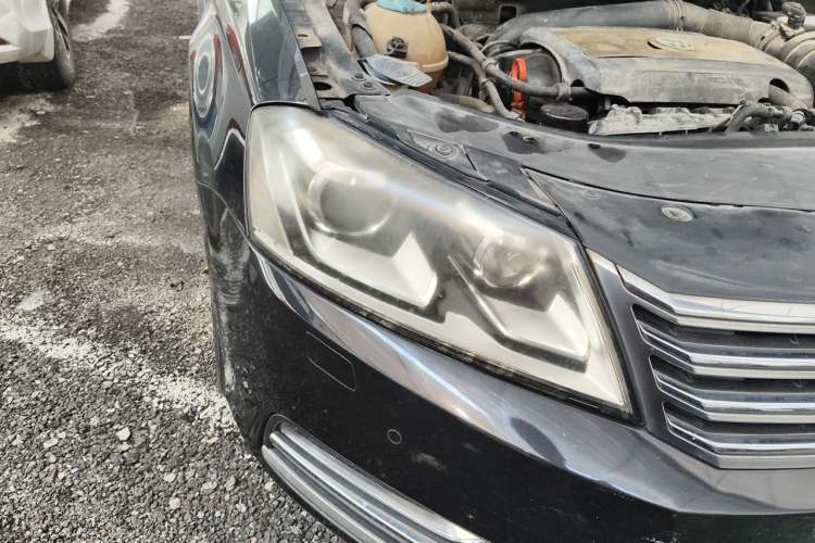 Used Volkswagen Magotan 2013 2.0 TSI Luxury Model Right Front Headlight