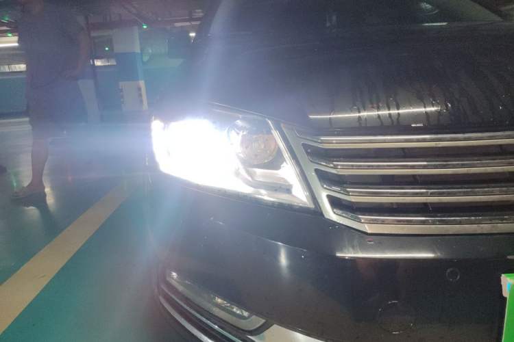 Used Volkswagen Magotan 2013 2.0 TSI Prestige Model Right Front Headlight