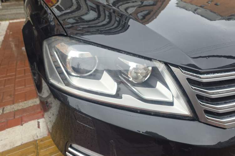 Used Volkswagen Magotan 2013 2.0 TSI Prestige Model Right Front Headlight