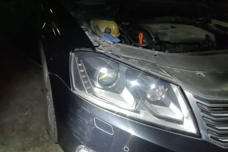 Used Volkswagen Magotan 2013 1.8TSI Premier Model Right Front Headlight