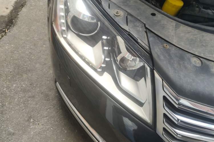 Used Volkswagen Magotan 2013 2.0 TSI Prestige Model Right Front Headlight