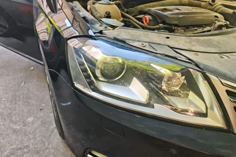 Used Volkswagen Magotan 2013 2.0 TSI Luxury Model Right Front Headlight