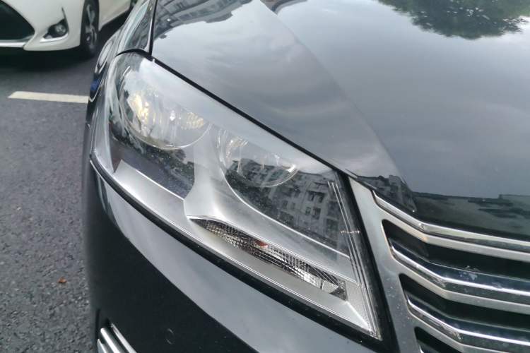 Used Volkswagen Magotan 2013 1.8TSI Premier Model Right Front Headlight