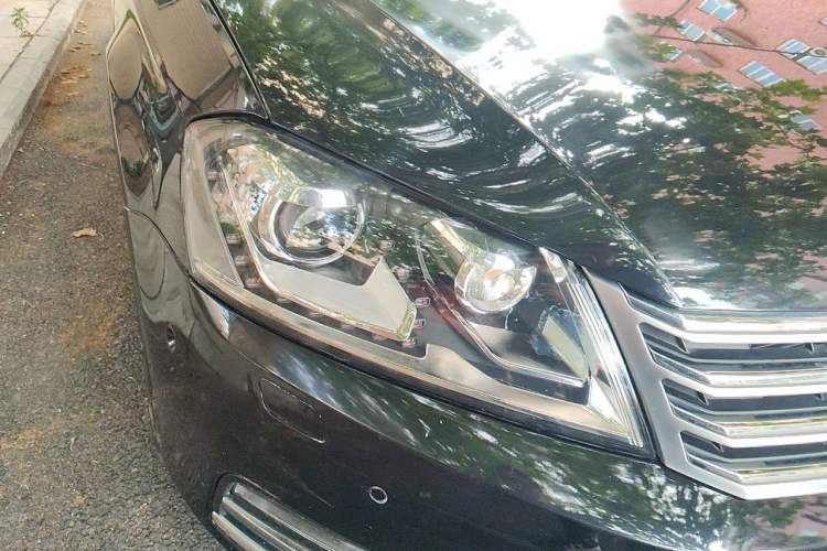 Used Volkswagen Magotan 2013 2.0 TSI Prestige Model Right Front Headlight