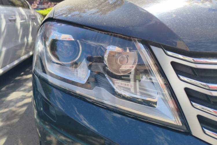 Used Volkswagen Magotan 2013 1.8TSI Luxury Model Right Front Headlight
