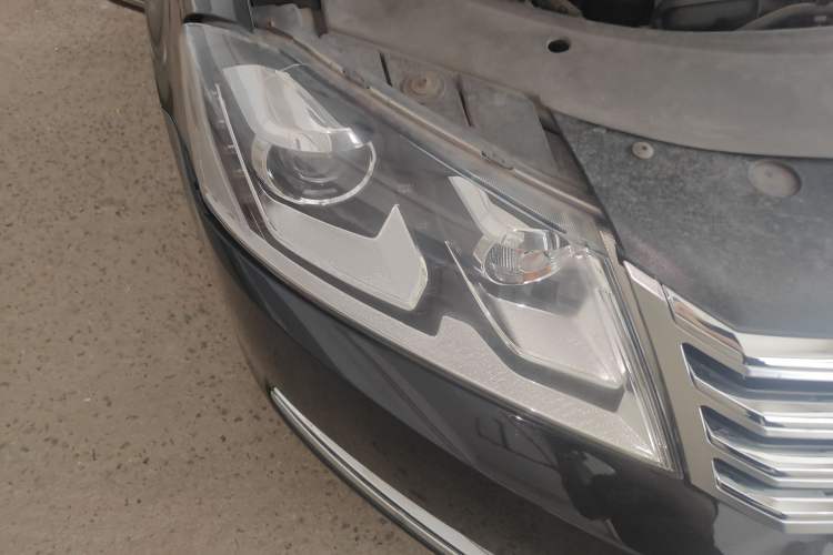 Used Volkswagen Magotan 2013 1.8TSI Premier Model Right Front Headlight