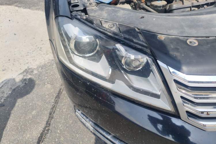 Used Volkswagen Magotan 2013 2.0 TSI Luxury Model Right Front Headlight