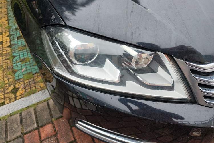 Used Volkswagen Magotan 2013 2.0 TSI Prestige Model Right Front Headlight