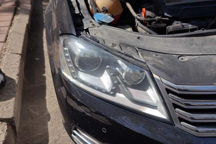 Used Volkswagen Magotan 2013 1.8TSI Prestige Model Right Front Headlight