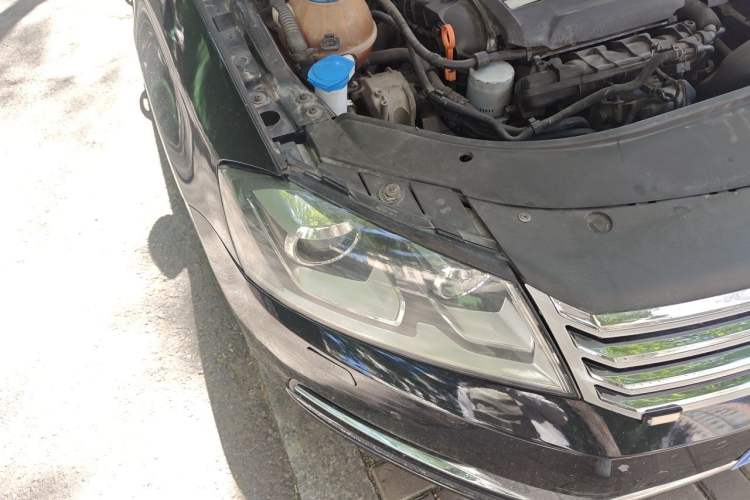 Used Volkswagen Magotan 2013 2.0 TSI Luxury Model Right Front Headlight