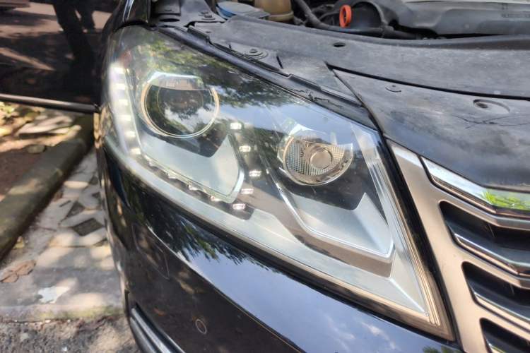 Used Volkswagen Magotan 2013 1.8TSI Premier Model Right Front Headlight