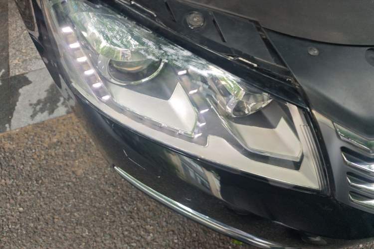 Used Volkswagen Magotan 2013 1.8TSI Luxury Model Right Front Headlight