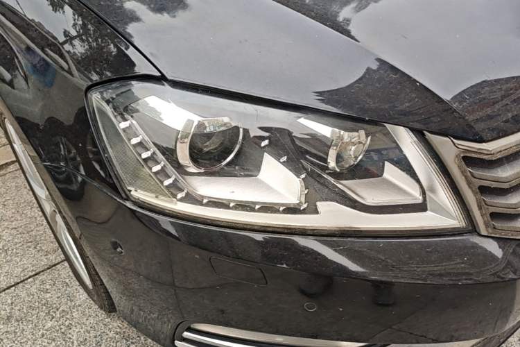 Used Volkswagen Magotan 2013 2.0 TSI Prestige Model Right Front Headlight