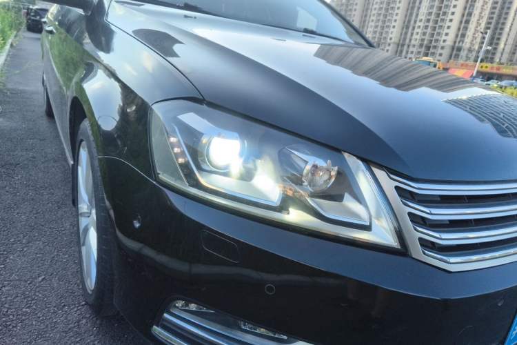 Used Volkswagen Magotan 2013 2.0 TSI Prestige Model Right Front Headlight
