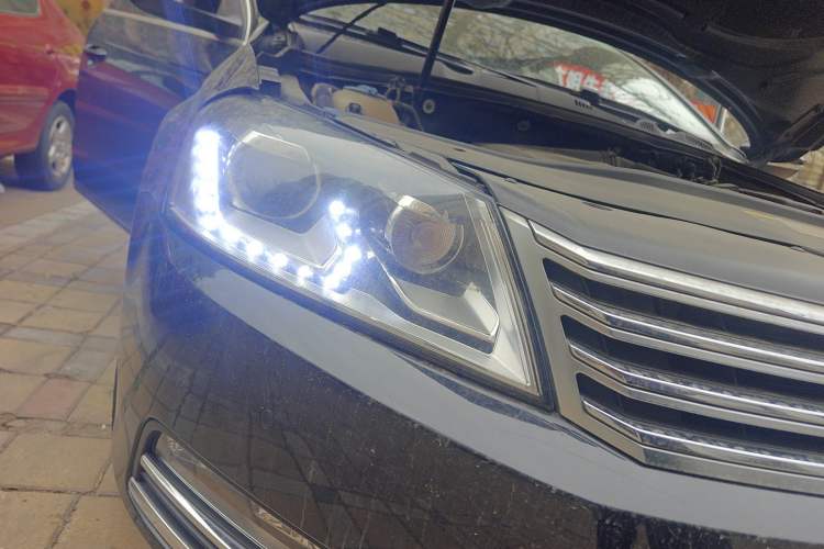 Used Volkswagen Magotan 2013 1.8TSI Premier Model Right Front Headlight