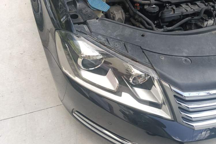 Used Volkswagen Magotan 2013 1.8TSI Premier Model Right Front Headlight