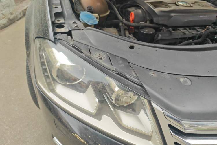 Used Volkswagen Magotan 2013 2.0 TSI Luxury Model Right Front Headlight