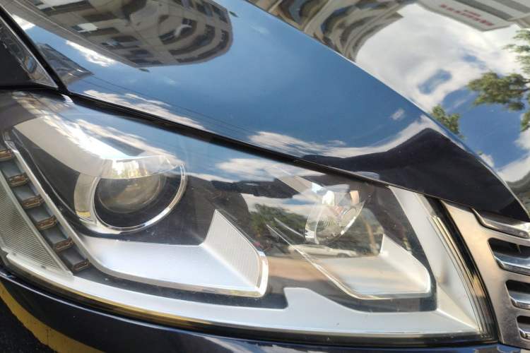 Used Volkswagen Magotan 2013 2.0 TSI Luxury Model Right Front Headlight