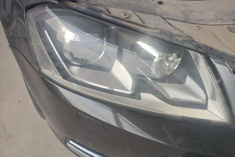 Used Volkswagen Magotan 2013 1.8TSI Premier Model Right Front Headlight