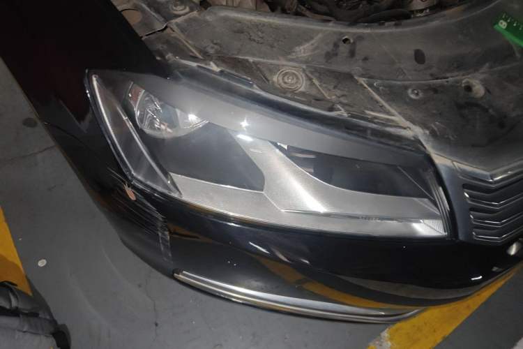 Used Volkswagen Magotan 2013 1.8TSI Premier Model Right Front Headlight
