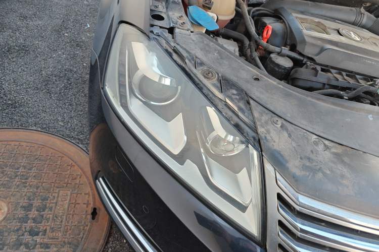 Used Volkswagen Magotan 2013 1.8TSI Luxury Model Right Front Headlight