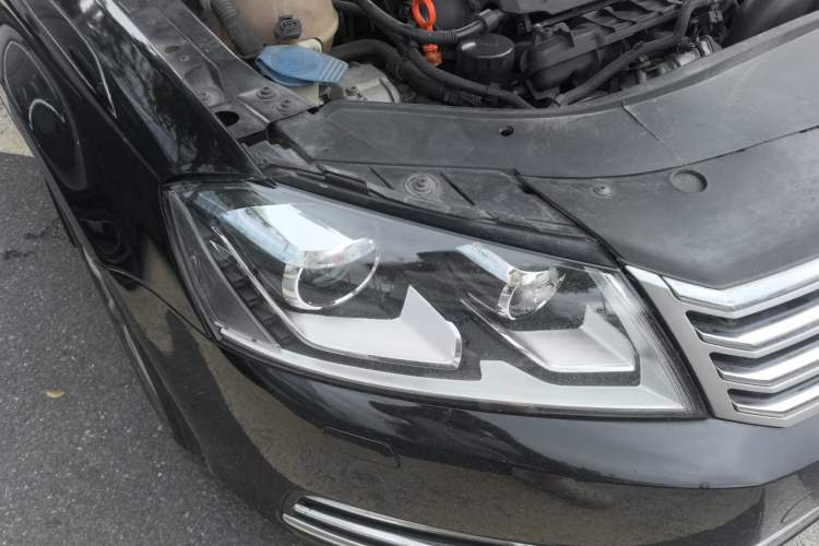Used Volkswagen Magotan 2013 2.0 TSI Luxury Model Right Front Headlight