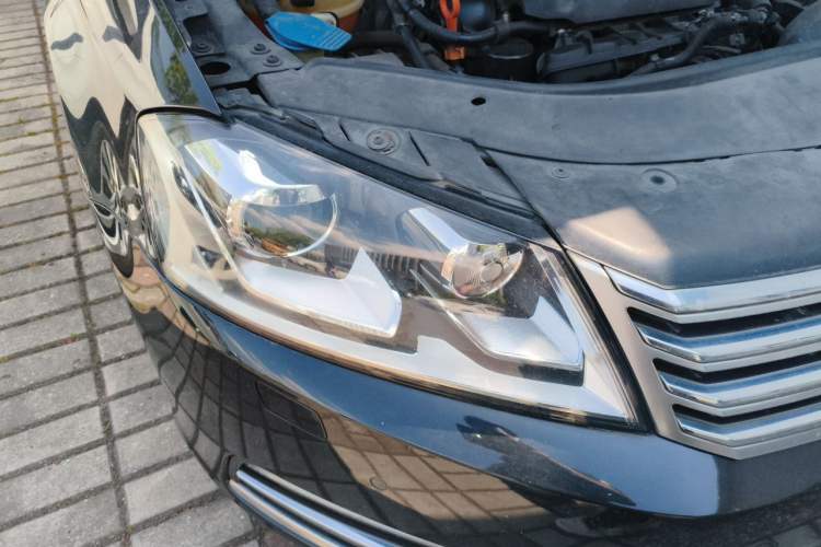 Used Volkswagen Magotan 2013 2.0 TSI Luxury Model Right Front Headlight