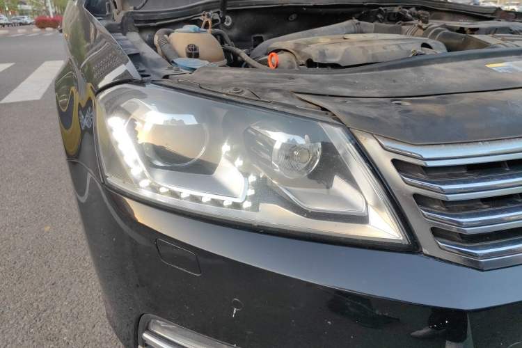 Used Volkswagen Magotan 2013 1.8TSI Luxury Model Right Front Headlight