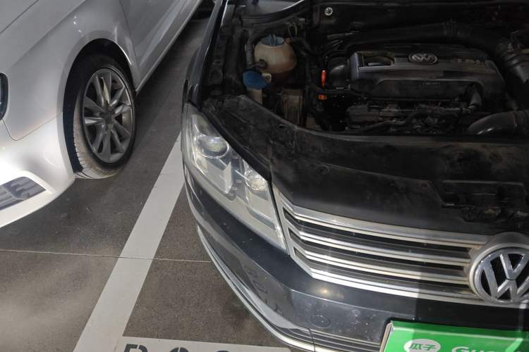 Used Volkswagen Magotan 2013 2.0 TSI Luxury Model Right Front Headlight