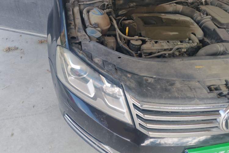 Used Volkswagen Magotan 2013 2.0 TSI Prestige Model Right Front Headlight