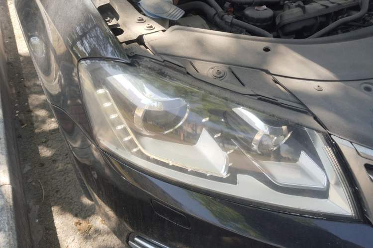 Used Volkswagen Magotan 2013 2.0 TSI Prestige Model Right Front Headlight