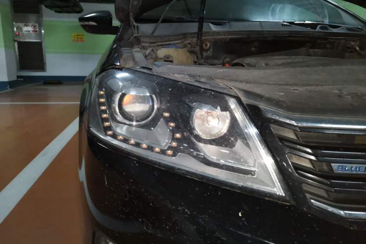 Used Volkswagen Magotan 2013 1.8TSI Luxury Model Right Front Headlight
