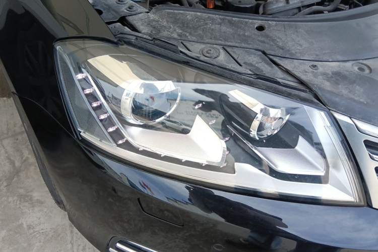 Used Volkswagen Magotan 2013 1.8TSI Luxury Model Right Front Headlight