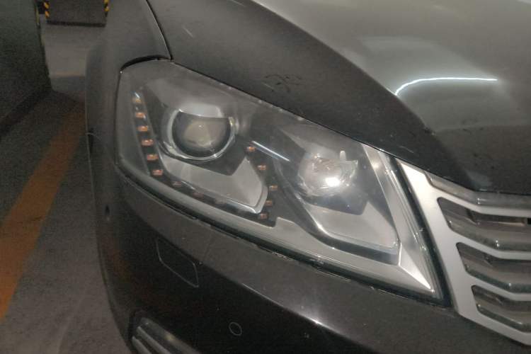 Used Volkswagen Magotan 2013 2.0 TSI Prestige Model Right Front Headlight
