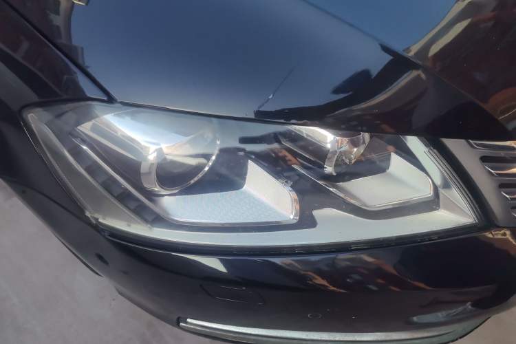 Used Volkswagen Magotan 2013 2.0 TSI Prestige Model Right Front Headlight