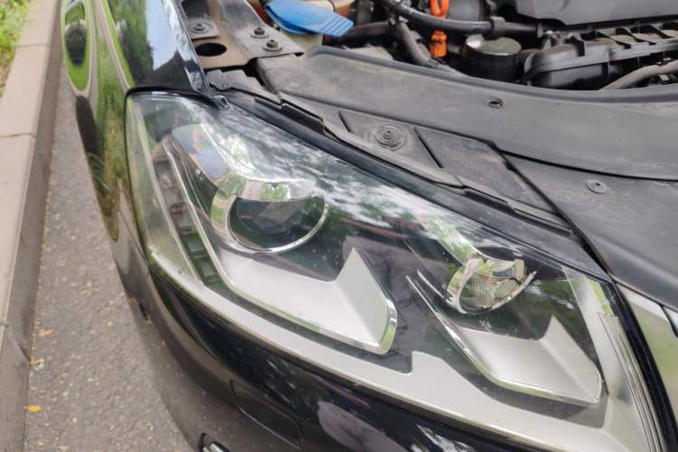 Used Volkswagen Magotan 2013 2.0 TSI Prestige Model Right Front Headlight