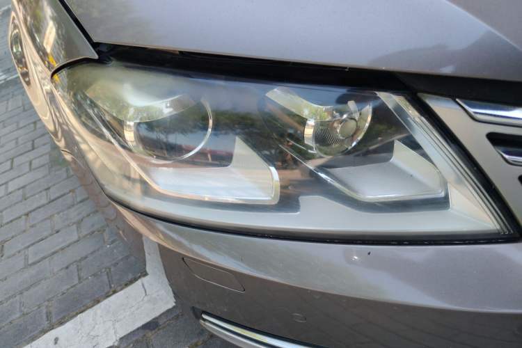 Used Volkswagen Magotan 2013 1.8TSI Prestige Model Right Front Headlight