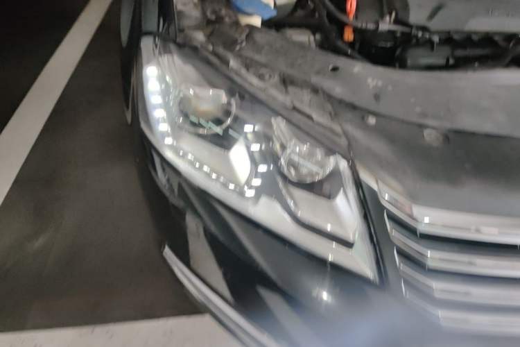 Used Volkswagen Magotan 2013 2.0 TSI Prestige Model Right Front Headlight